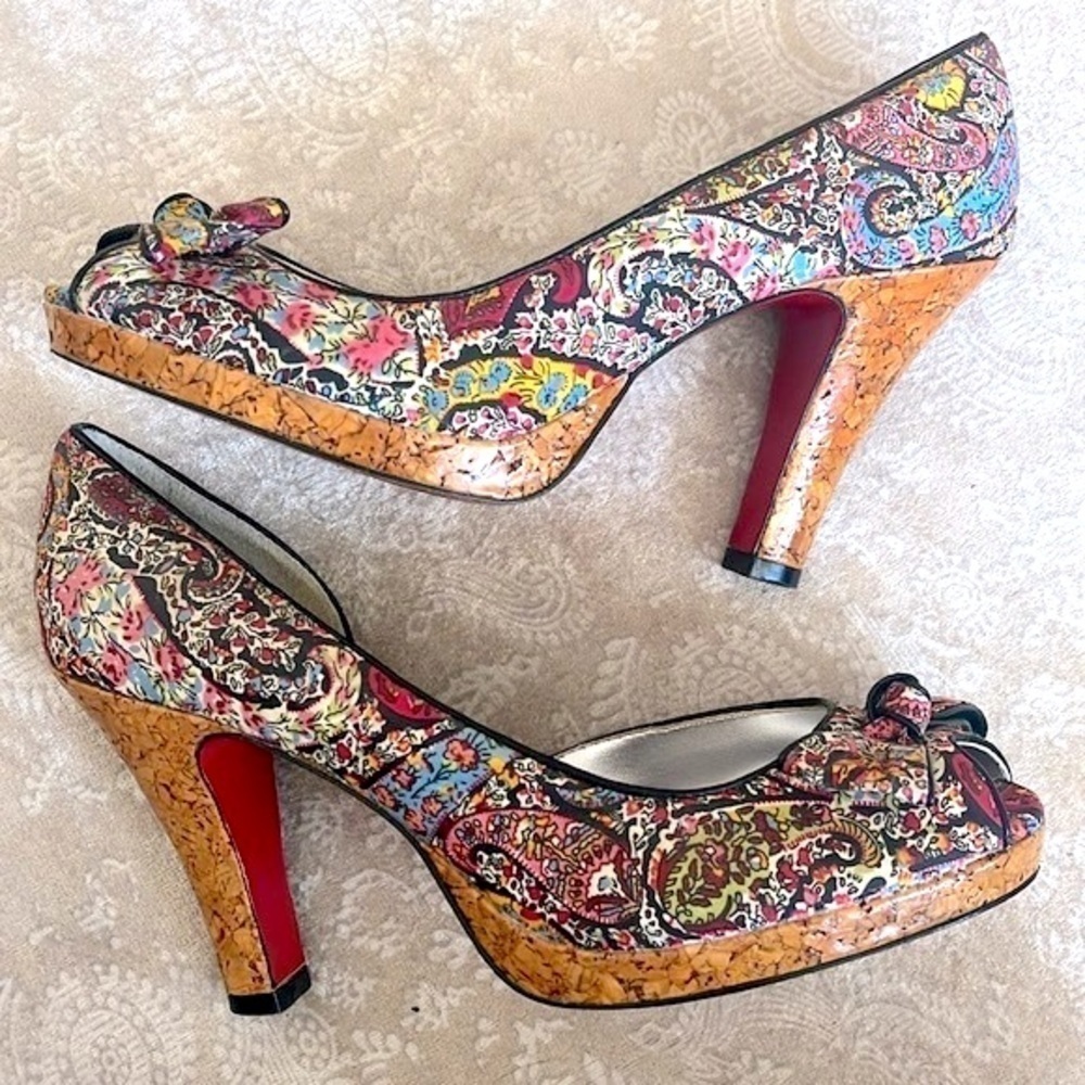 Unlisted Kenneth Cole Paisley Print Cork Heels Peep Toe Pumps Bows Leather Sole - Picture 14 of 15